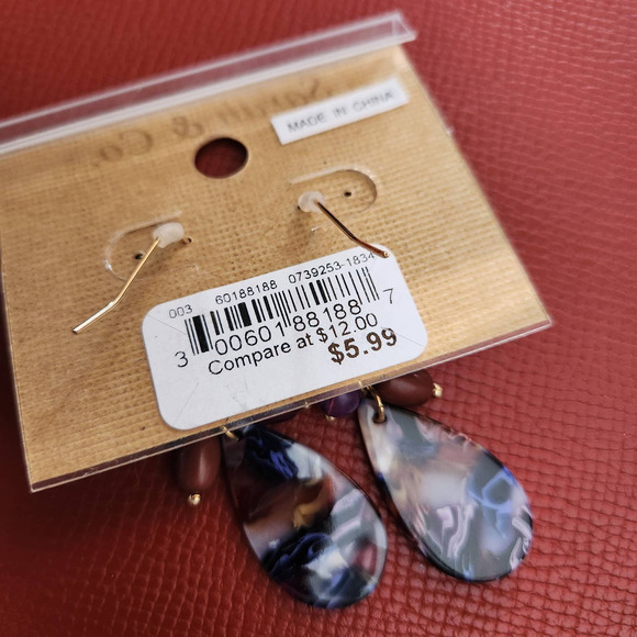 Boutique Dangle Earrings Gold Tone with Purples Multiple Shapes & Sized Beads - Picture 4 of 7